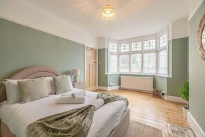 5 Schlafzimmer, Bügeleisen/Bügelbrett, WLAN