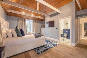 5 bedrooms, iron/ironing board, WiFi