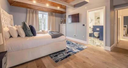 Spacious 5-Bedroom Home in Windsor