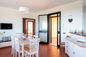 Deluxe-Villa, 4 Schlafzimmer, Terrasse, Poolblick | Eigene Küche