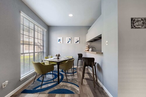 Gated 2BR Townhouse, Pool & Patio / Near Museums