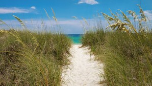 On the beach - Coastal Hideaway: Cozy Beachfront Studio Sleeps 4 With Stunning Views! (Panama City Beach)