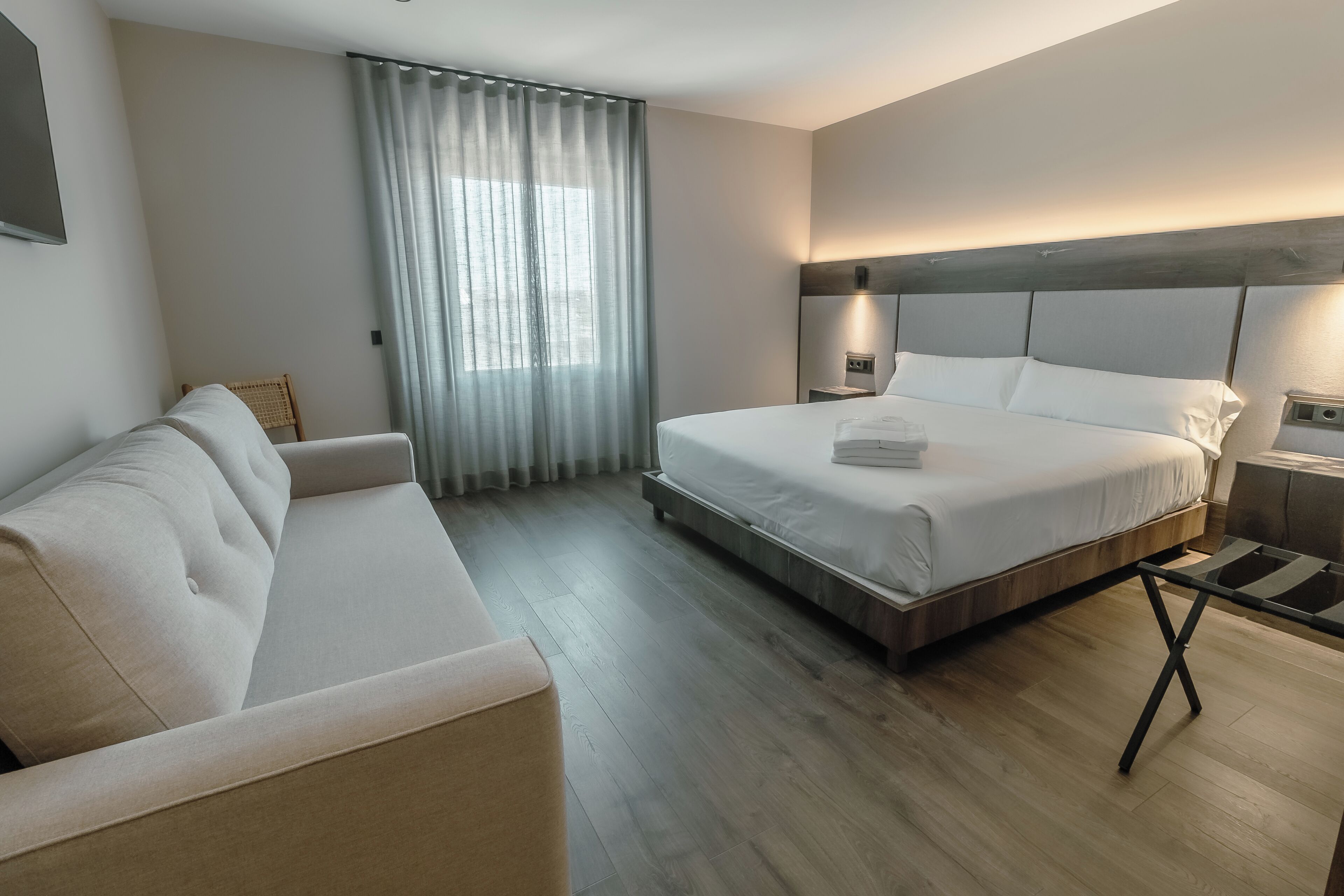 Triple Room | In-room safe, iron/ironing board, free WiFi