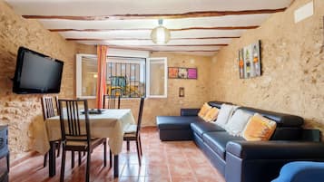 Fernseher, Kamin, Videospiele, DVD-Player