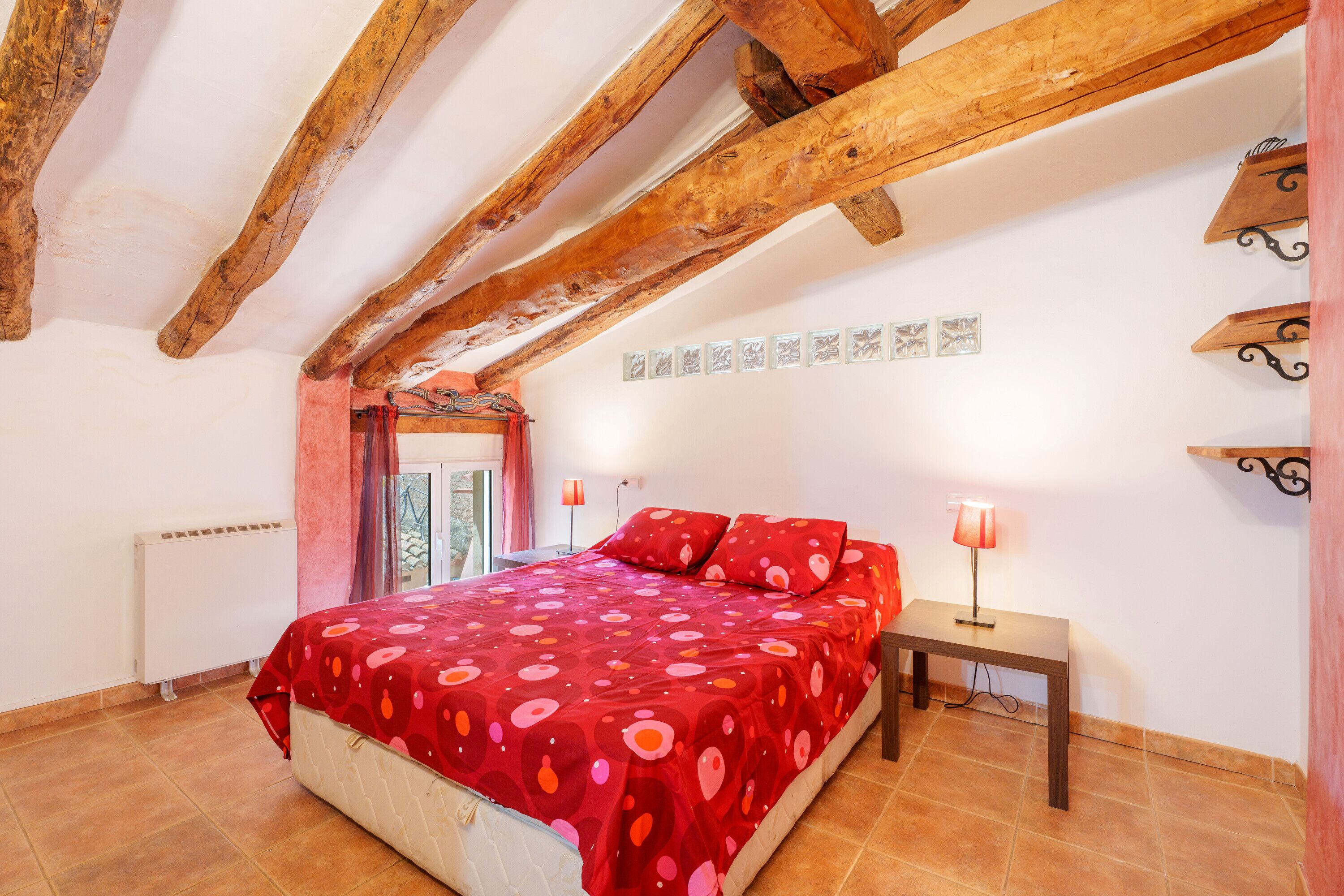 6 slaapkamers, een strijkplank/strijkijzer, gratis wifi, beddengoed