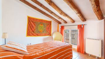 6 slaapkamers, een strijkplank/strijkijzer, gratis wifi, beddengoed