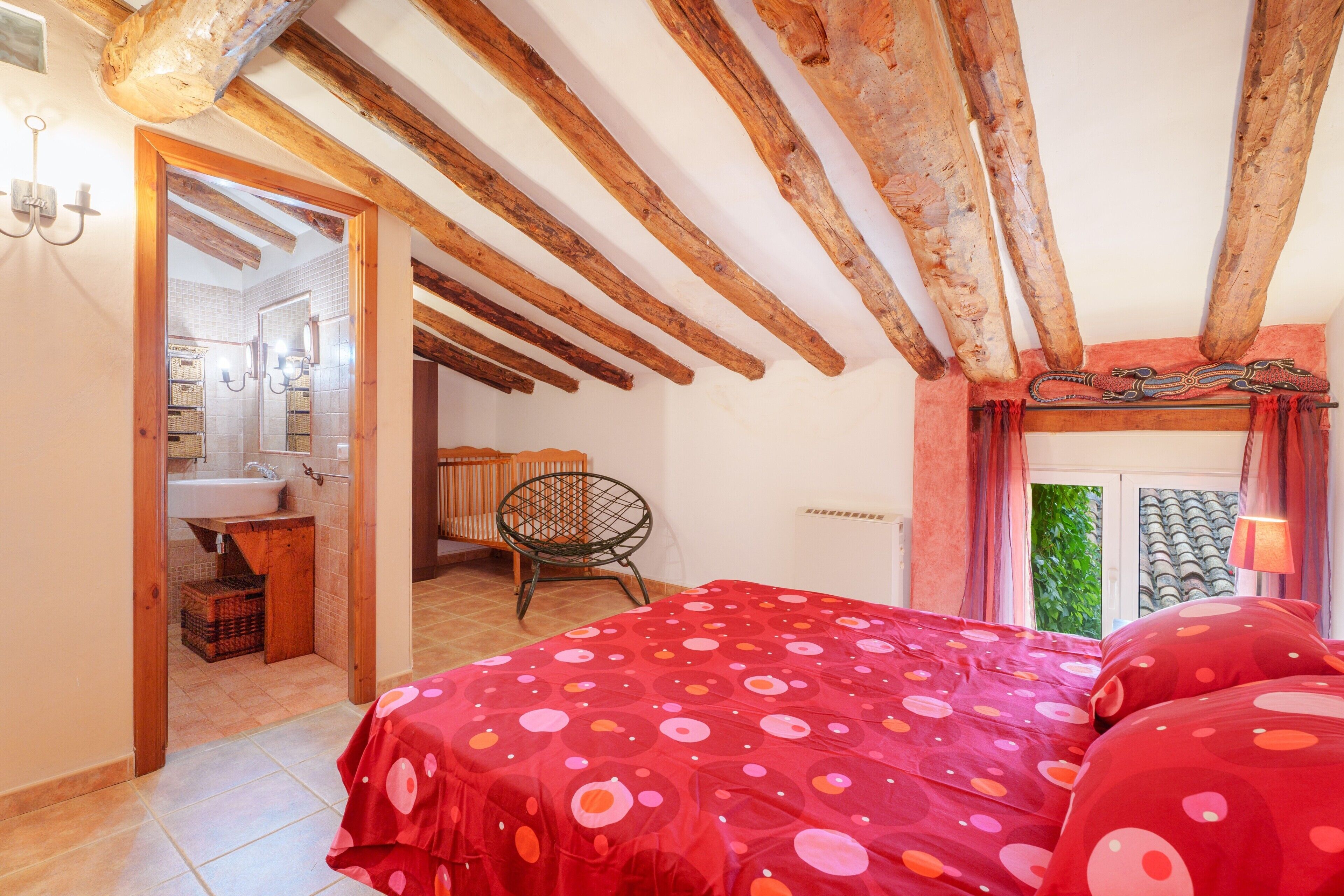 6 slaapkamers, een strijkplank/strijkijzer, gratis wifi, beddengoed