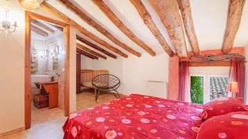 6 slaapkamers, een strijkplank/strijkijzer, gratis wifi, beddengoed