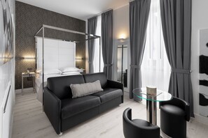 Juniorsvit | Allergitestade sängkläder, duntäcken och minibar