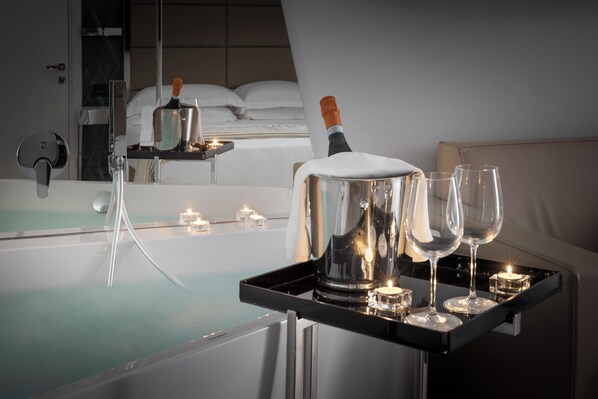 Private spa tub - LHP River Club (Florence)