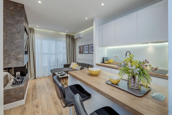 Interior - Romanca Deluxe Studio - City View (Split)