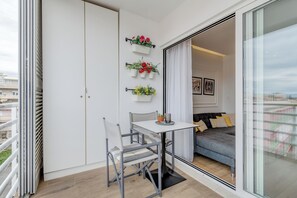 Exterior - Romanca Deluxe Studio - City View (Split)