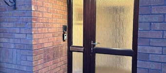 Spotless 3 bedroom cottage newly refurbished comfortable country location with free parking