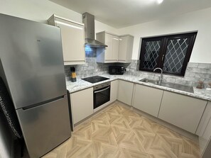 Kühlschrank, Mikrowelle, Ofen, Toaster