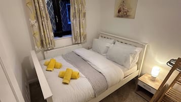 3 bedrooms, iron/ironing board, free WiFi, bed sheets