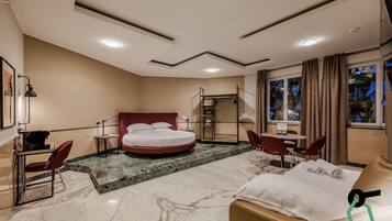 Monolocale familiare | 1 camera, una cassaforte in camera, una scrivania, Wi-Fi gratuito