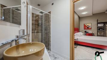 Family Studio | Bathroom