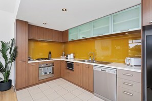 Fridge, microwave, oven, stovetop - Sepal on the Strip - 1BDR - Parking (Perth)