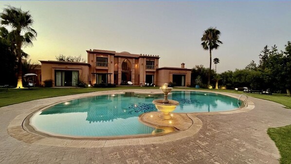 Villa - Superb Villa With 2 Private Pools Hammam and Tennis Court (Aghouatim)