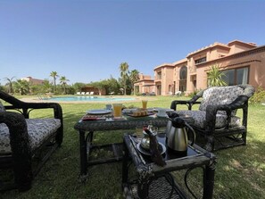 House | 6 bedrooms, Internet - Superb Villa With 2 Private Pools Hammam and Tennis Court (Aghouatim)