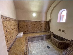 Villa - Superb Villa With 2 Private Pools Hammam and Tennis Court (Aghouatim)
