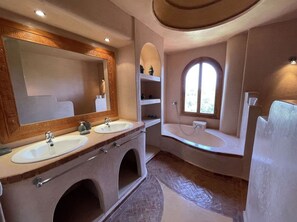 Villa - Superb Villa With 2 Private Pools Hammam and Tennis Court (Aghouatim)