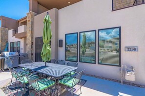 屋外ダイニングエリア