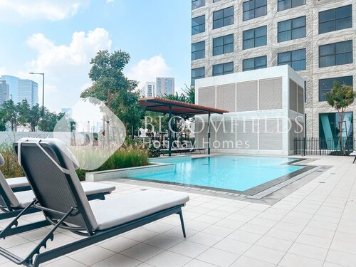 Bloomfields Modern STU Pixel with Beach Access