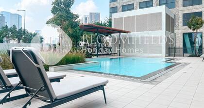 Bloomfields Modern STU Pixel with Beach Access