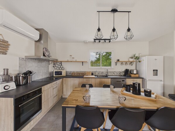 Fridge, microwave, oven, dishwasher