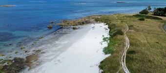 500m from the sea, modern house with garden for 4