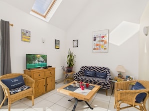 TV - Charming house for 2, 400m from Saint-Cava (Plouguerneau)