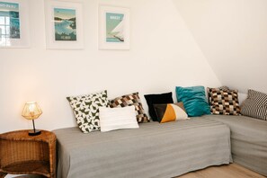 4 bedrooms, iron/ironing board, free WiFi