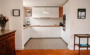 Réfrigérateur, micro-ondes, four, lave-vaisselle