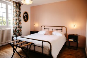 4 slaapkamers, een strijkplank/strijkijzer, gratis wifi