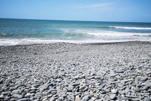 3 bedrooms. Cinema room. Town centre & near beach