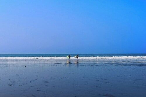 3 bedrooms. Cinema room. Town centre & near beach