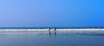 3 bedrooms. Cinema room. Town centre & near beach