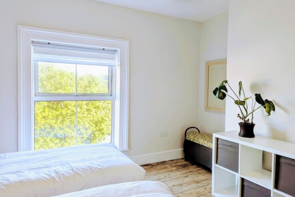 3 slaapkamers, een strijkplank/strijkijzer, wifi, beddengoed