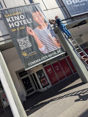 Vista frontal de la propiedad