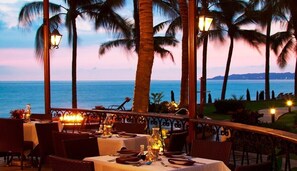 Outdoor dining - Beautiful 2-bedroom, 2-bathroom all-inclusive resort Nuevo Vallarta (Nuevo Vallarta)