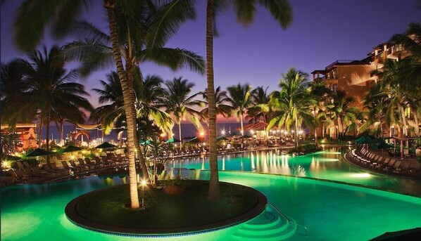 Pool - Beautiful 2-bedroom, 2-bathroom all-inclusive resort Nuevo Vallarta (Nuevo Vallarta)