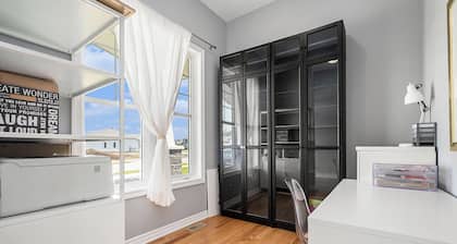 Gorgeous 4 bedroom house in Golf Course Community