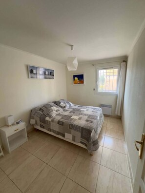 2 chambres, fer et planche à repasser, lit parapluie, Wi-Fi