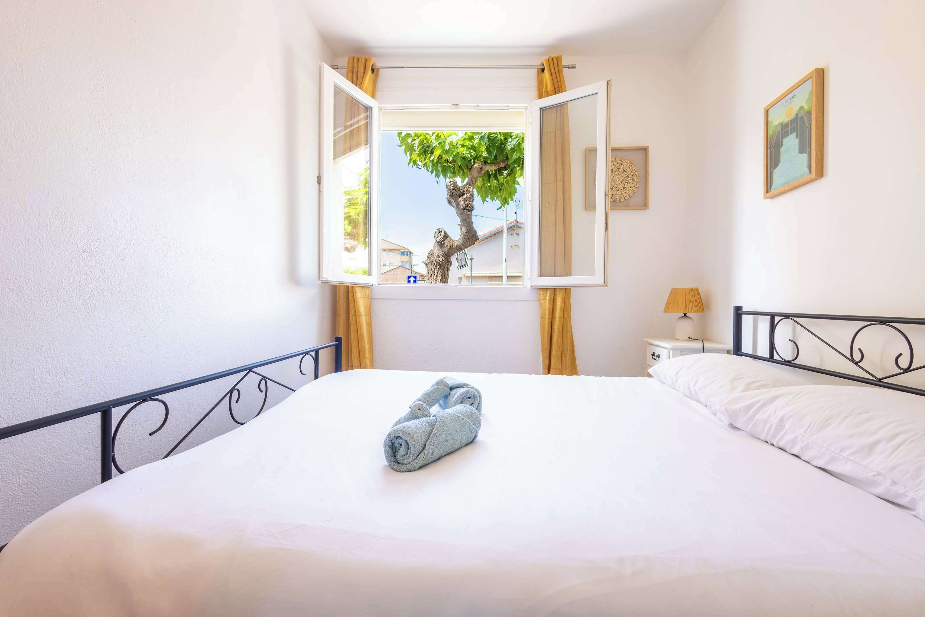2 bedrooms, iron/ironing board, WiFi, bed sheets