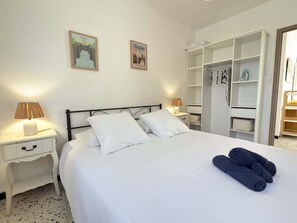 2 chambres, fer et planche à repasser, Wi-Fi, draps fournis