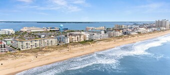 4 Bedroom Ocean Block Townhome!