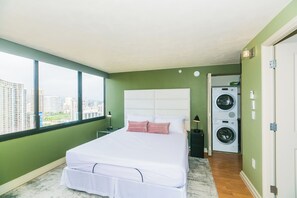 2 bedrooms, iron/ironing board, free WiFi, bed sheets - Luxury Condo in Waikiki, Highly Sought After Condo! (Honolulu)