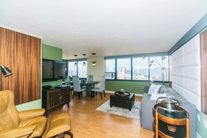 TV - Luxury Condo in Waikiki, Highly Sought After Condo! (Honolulu)