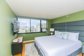 2 bedrooms, iron/ironing board, free WiFi, bed sheets - Luxury Condo in Waikiki, Highly Sought After Condo! (Honolulu)